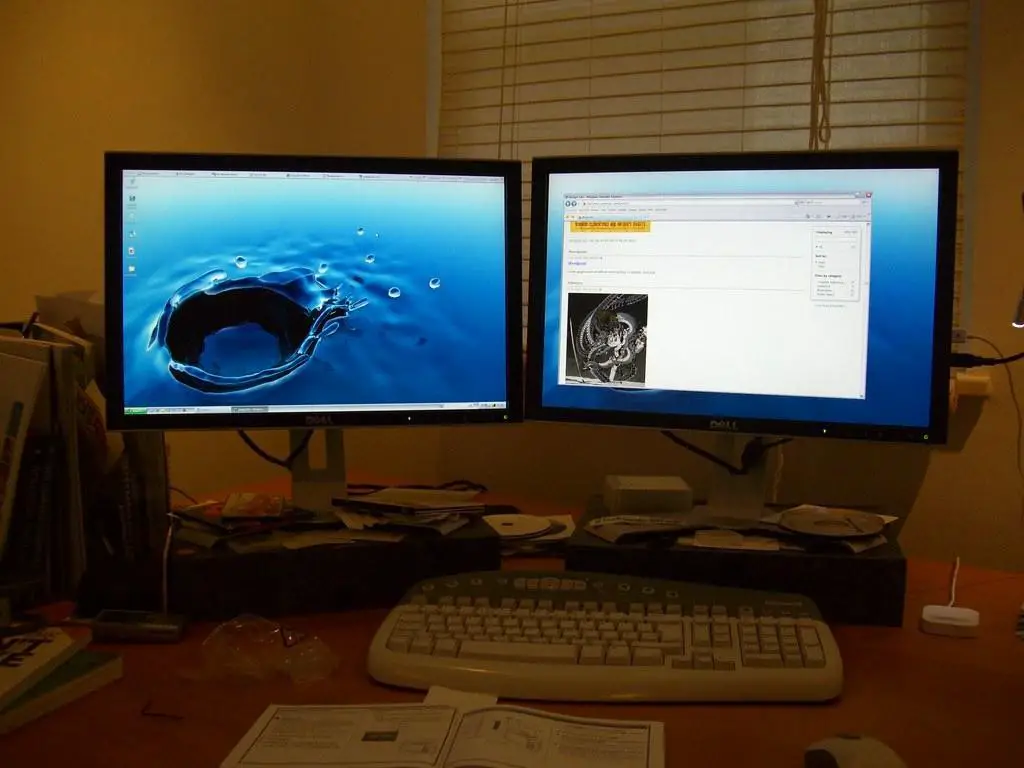 Picture: Connect multiple monitors through a docking station